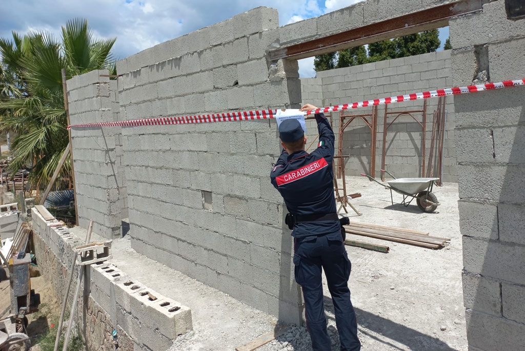 Controlli dei carabinieri tutela forestale, a Lamezia scoperto e sequestrato manufatto abusivo