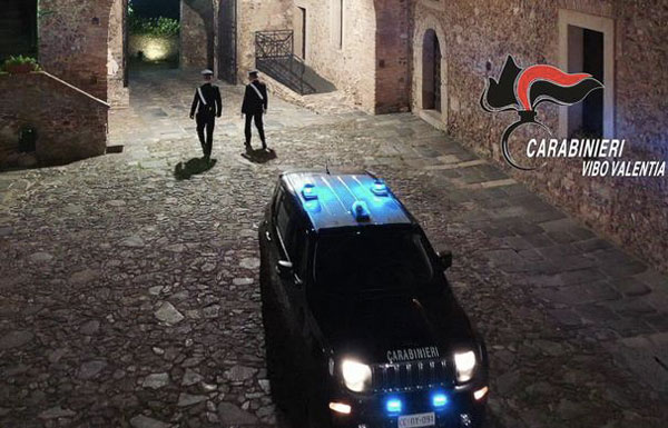 Aggredito e pestato da branco coetanei, ferito 15enne nel Vibonese