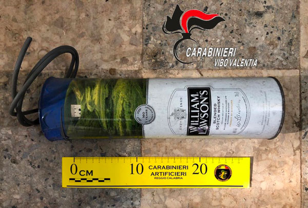 Ordigno artigianale nascosto in garage, arrestati 2 fratelli a Tropea 