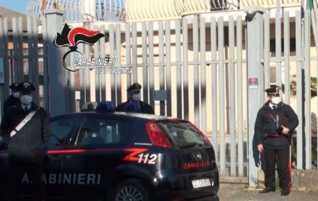 Apre salone di parrucchiere nonostante divieti, multato nel Vibonese