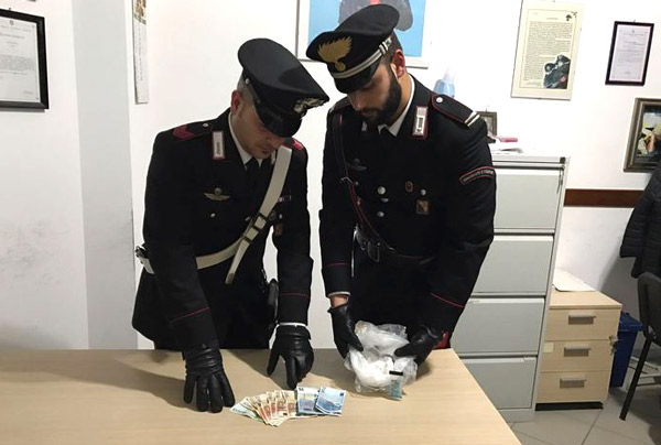 Sorpresi in auto con 95 grammi di cocaina, arrestati due giovani nel reggino 