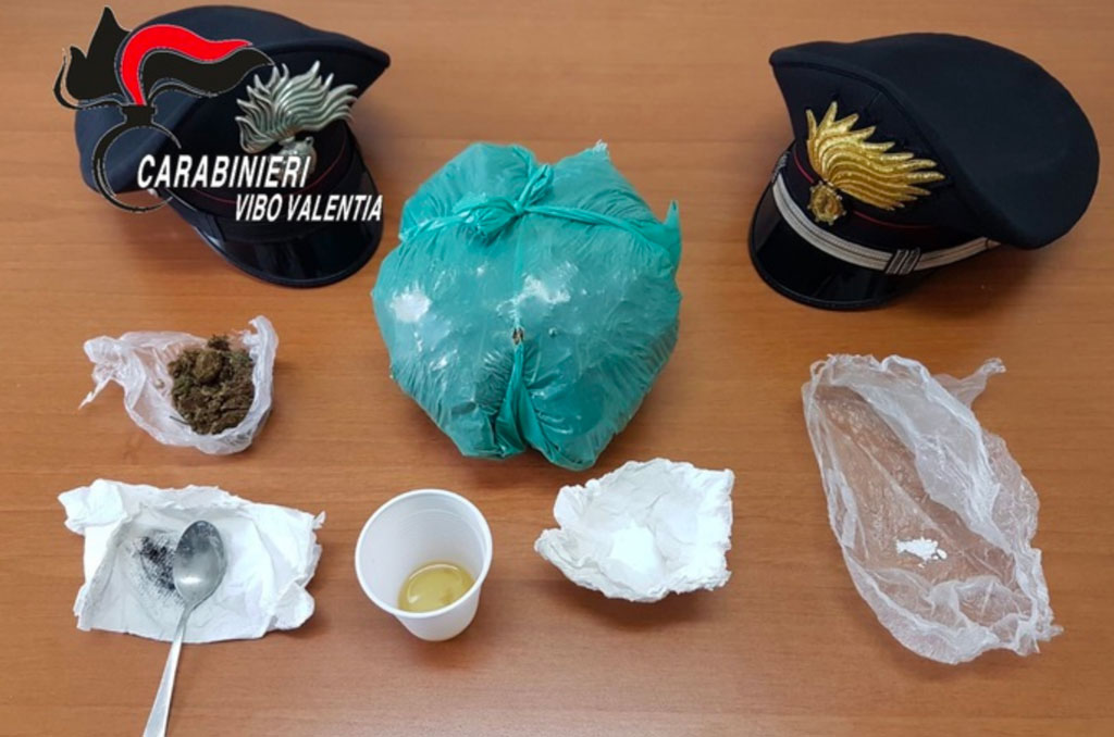 Trovati nascosti in armadio stupefacenti in sacchetti, arrestato nel vibonese