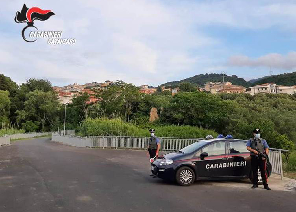 Furto di un trattore in azienda agricola a Maida, chiuse le indagini per tre persone