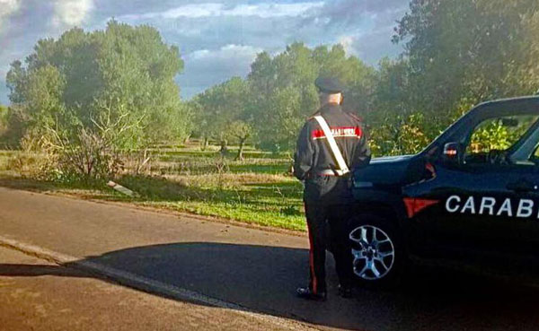 Colpi pistola contro cinquantunenne mentre guida auto nel Cosentino, illeso 