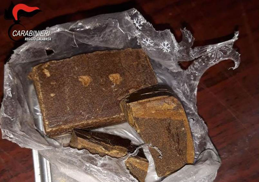 In auto ubriaco e con droga a bordo, arrestato 36enne a Reggio