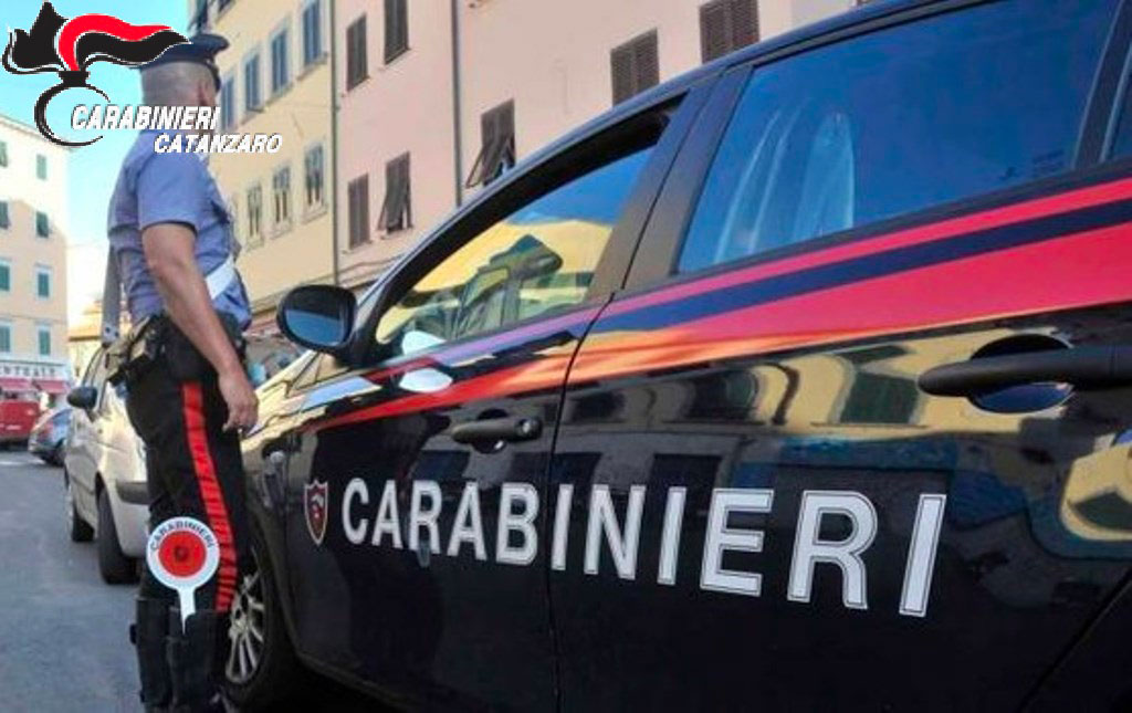Controlli carabinieri a Catanzaro, 4 arresti per possesso di droga e furto energia elettrica