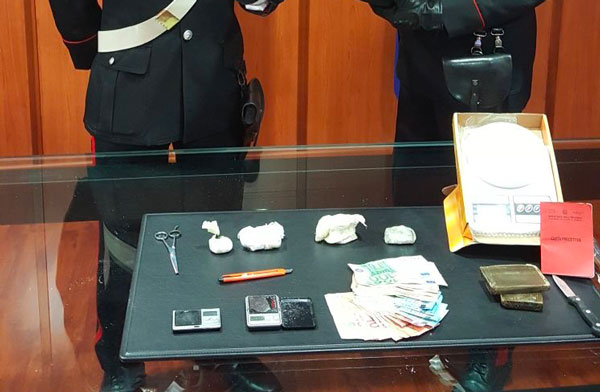 Detenzione e spaccio di hashish e cocaina, arrestato 40enne cosentino