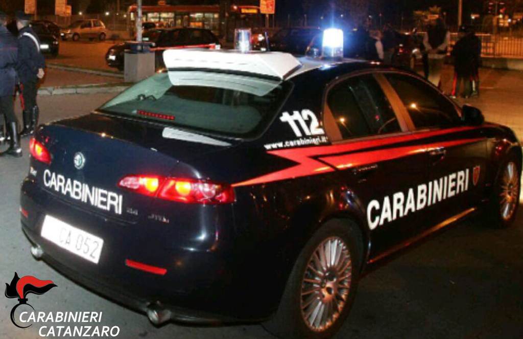 Tenta di dar fuoco ad auto sorella ex moglie, arrestato 73enne a Catanzaro