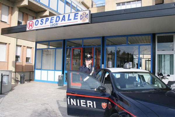 Raid vandalico in ospedale Locri, divelte porte e rubati soldi