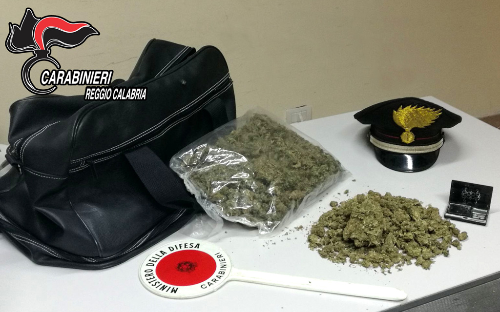 Nascondeva marijuana nel borsone, arrestato 34enne a Reggio