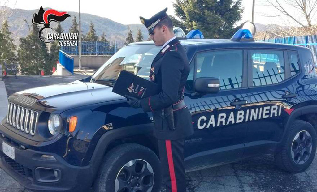 Aggrediscono e minacciano un uomo, arrestati padre e figlio a San Giovanni in Fiore