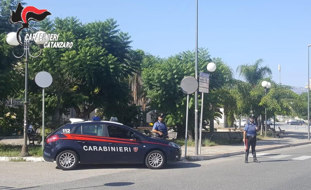 In giro in bici per Soverato nonostante arresti domiciliari: in manette 40enne