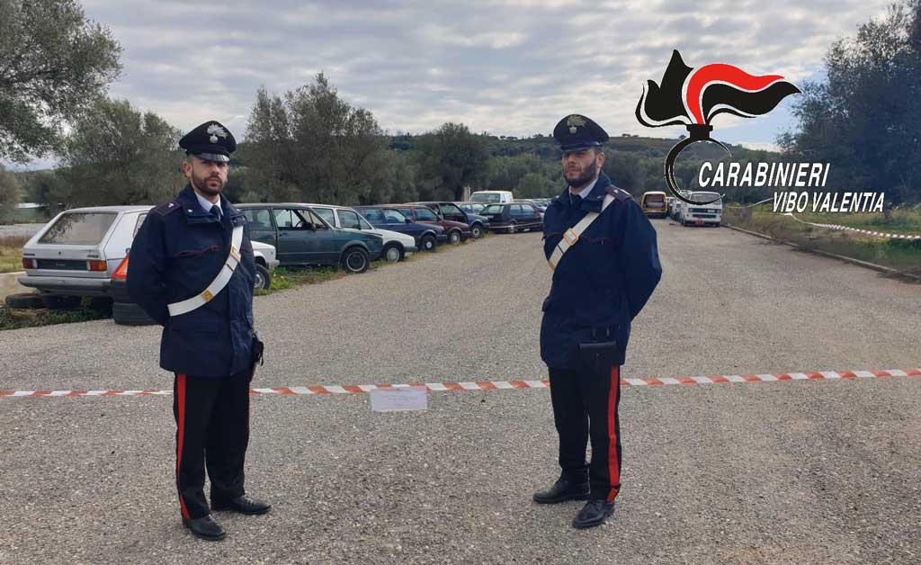 Carabinieri scoprono discarica abusiva di auto fuori uso a Limbadi, una denuncia 
