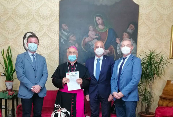 Il tema del lavoro in Calabria al centro dell'incontro tra Monsignor Bertolone e Sindacati