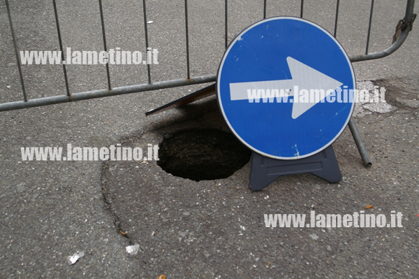 cedimento-stradale-via-colelli-bis.jpg