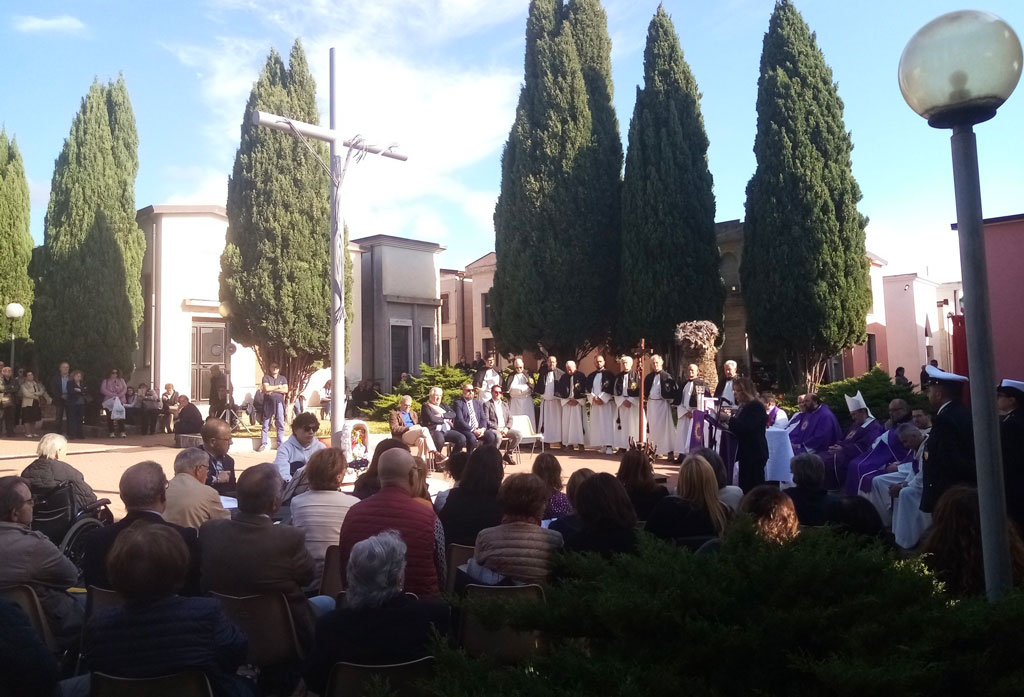 celebrazione-cimitero-Sambiase_448af.jpg