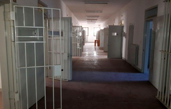 Carceri, sindacati: "Detenuto colpisce agenti e distrugge una cella a Palmi"