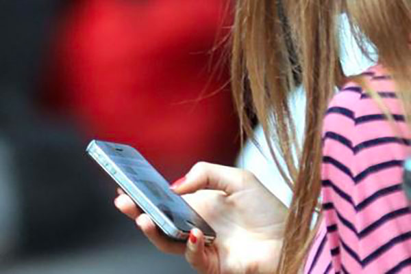 Tenta di estorcere denaro e cellullare ad una ragazzina, 16enne fermato dai carabinieri a Botricello