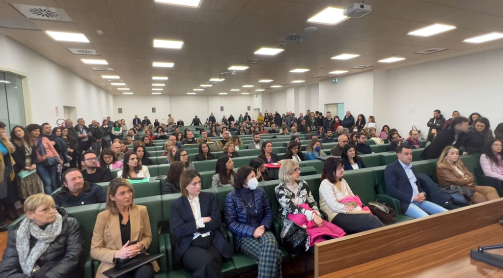 Centri per l'impiego, 258 nuovi assunti in Calabria firmano il contratto. Assessore Pietropaolo: "Una giornata bellissima"