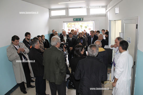 centro-trasfusionale-taglio-nastro-simbolico-2.jpg
