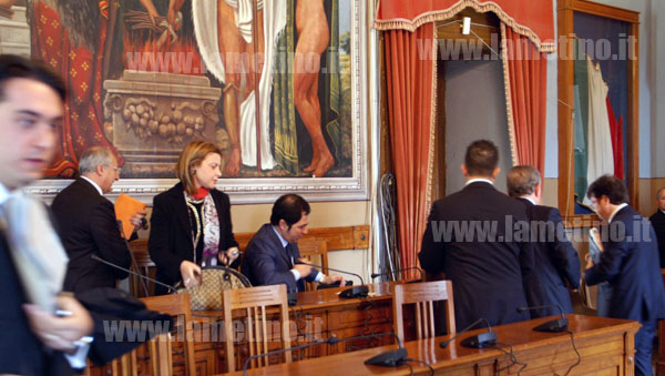 Lamezia: Opposizione fa saltare seduta consiglio comunale