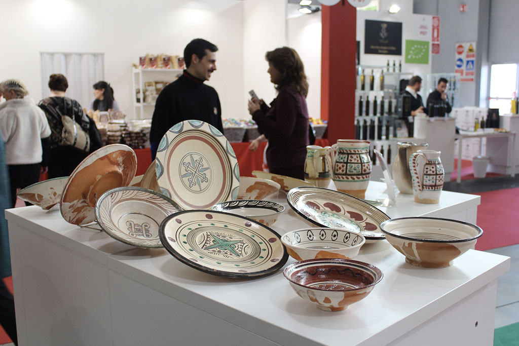 Ceramiche dell’associazione archeologica lametina in mostra alla Fiera artigianato Milano