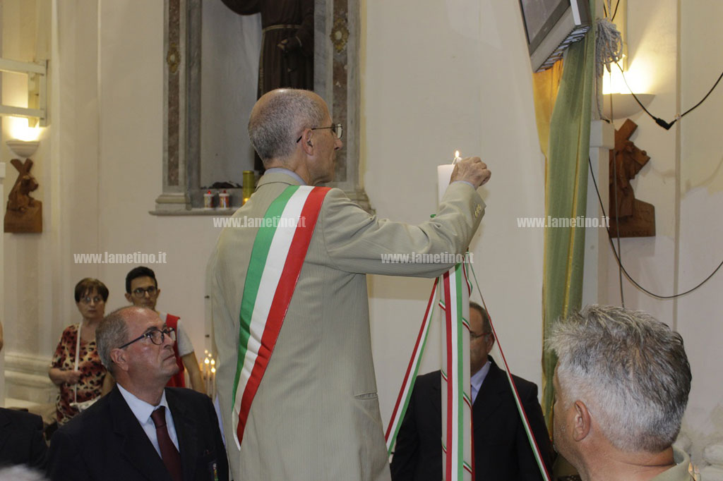Lamezia, si rinnova l’accensione del cero a Sant’Antonio: “Solo con la condivisione l’umanità riuscirà a crescere”