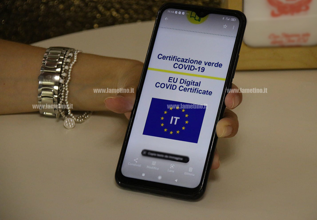 Green pass: da oggi le nuove regole per viaggi, scuola e università