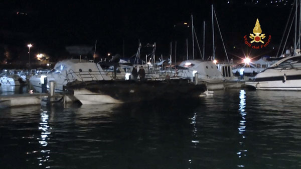 cetraro-incendio-barche_2-3