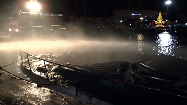 Calabria: Due barche incendiate nel porto di Cetraro