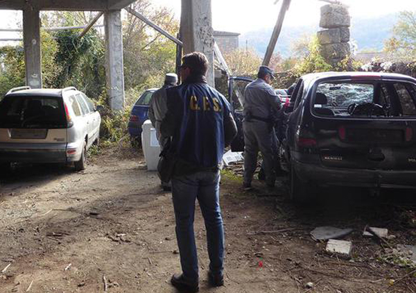 Auto demolite illecitamente, una denuncia a Cosenza