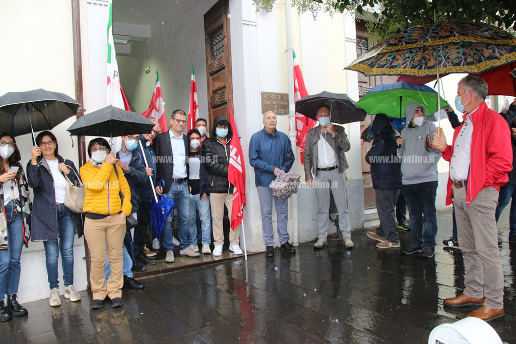 Lamezia, assalto alla sede della Cgil di Roma: anche in città presidio di protesta di dirigenti e militanti