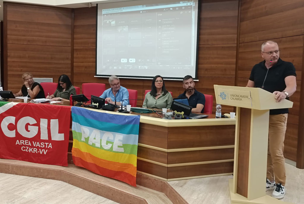 cgil4722bd_b320c.jpg