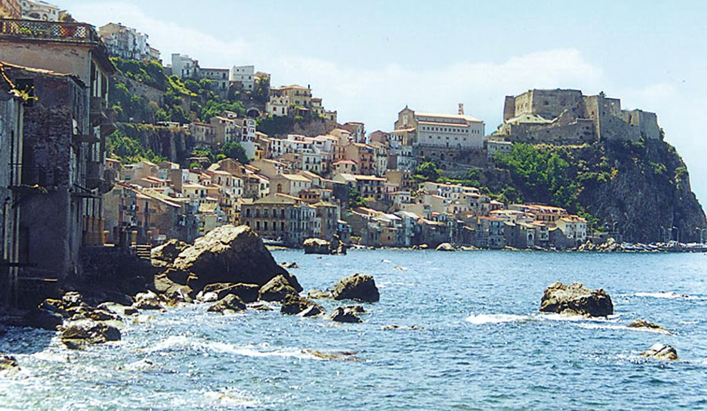 Accordo Trenitalia e "I borghi più belli d'Italia" per valorizzare territori in treno, tappa anche in Calabria 