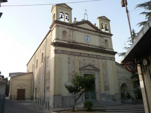 Calabria: Incendiata recinzione per lavori davanti chiesa nel vibonese