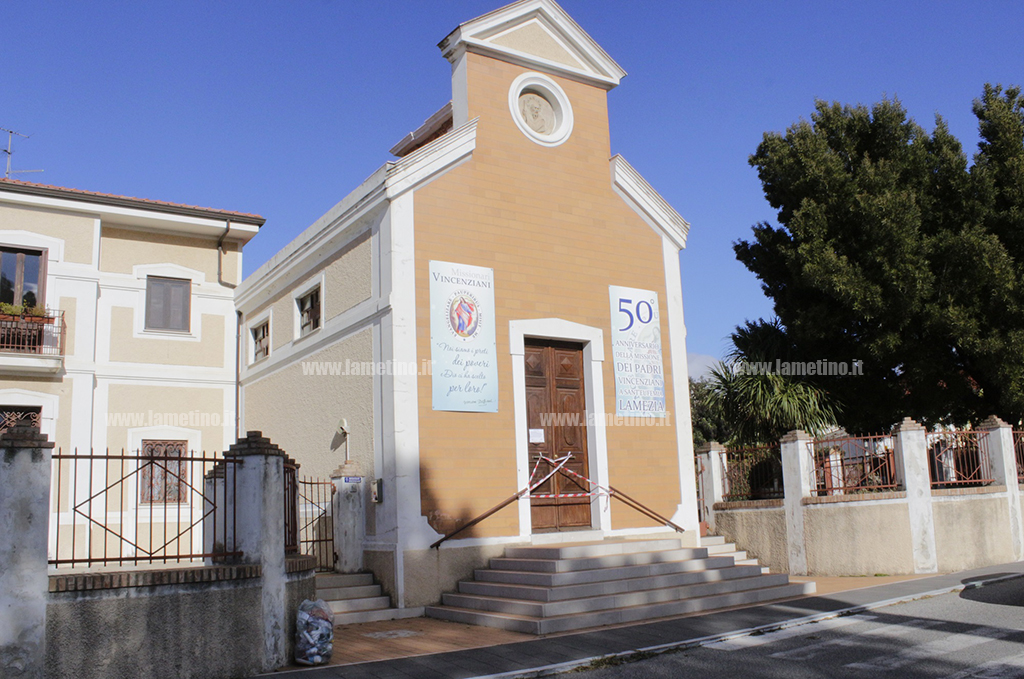 Lamezia, soffitto pericolante: chiusa la chiesa di San Francesco di Paola a Sant’Eufemia