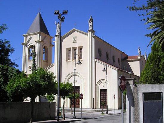 Calabria: Invalido viene aggredito per rapina e si salva entrando in chiesa