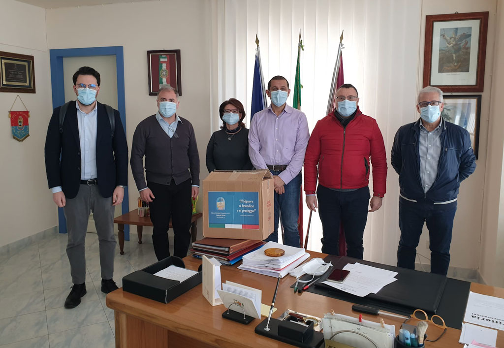 Lamezia, Chiesa Evangelica dona mascherine a Comune e forze dell'ordine 
