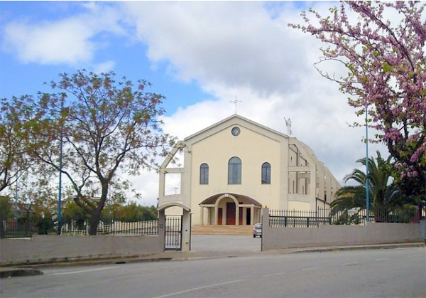 Lamezia: Festa per gli otto anni di sacerdozio di padre Gianni a San Giuseppe Artigiano