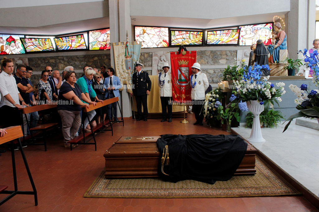 Funerali Pagliuso, don Adamo: “Lamezia deve rinascere mettendo al bando ogni tipo di omertà”