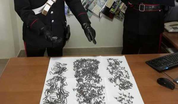 Cosparge strade di chiodi, carabinieri denunciano pensionato a San Demetrio Corone