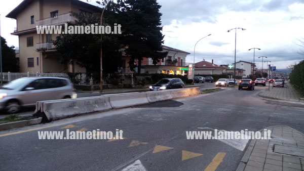 chiusa-rotatoria-via-del-progresso-feb-2014.jpg
