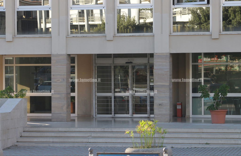 Lamezia, disposta nuova sanificazione al tribunale per un caso di positività al Covid. Negativi tamponi al reparto di Oncologia.