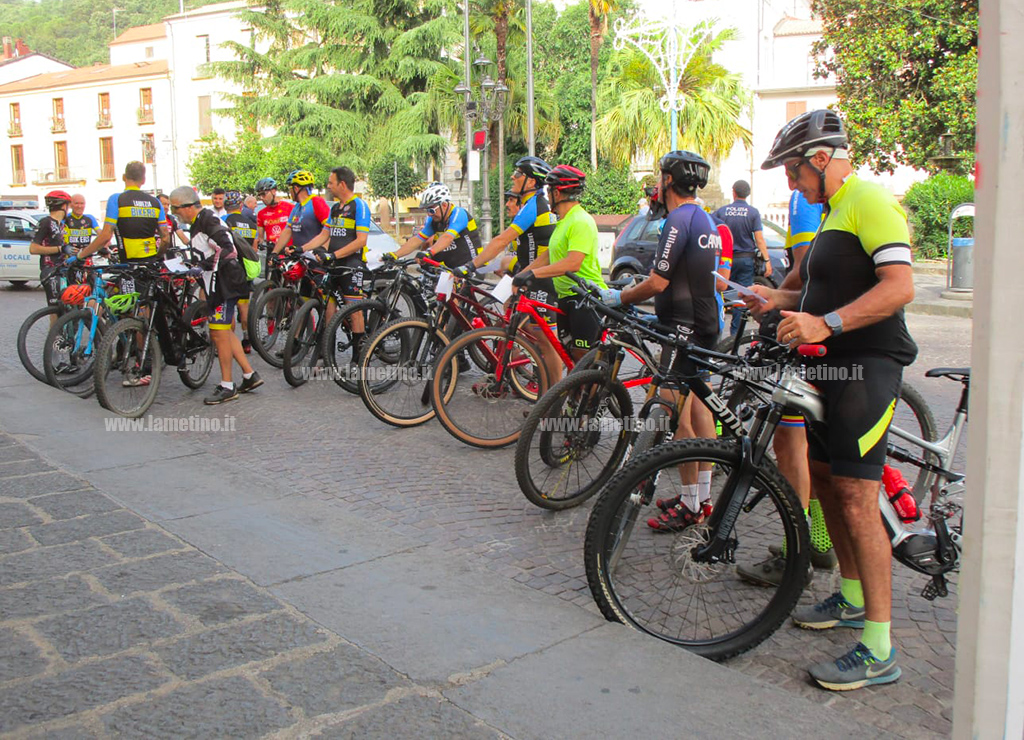 ciclisti2_bdeef.jpg
