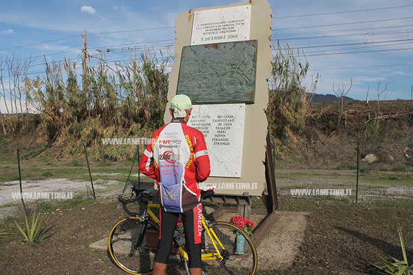 Lamezia, dodicesimo anniversario tragedia otto ciclisti: il 5 dicembre alla stele una corona di alloro in loro ricordo