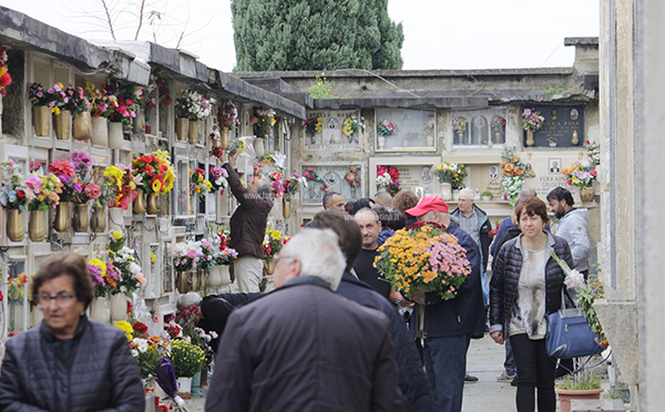 Lamezia, pellegrinaggi di fede ai cimiteri per commemorazione dei defunti