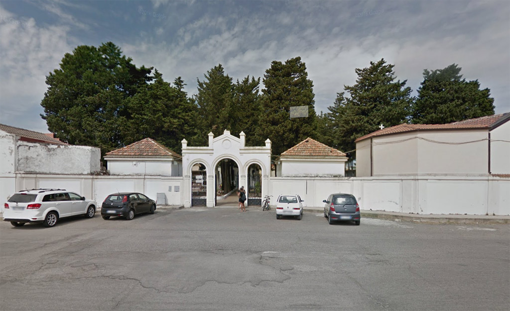 Danneggiata lapide di una donna nel cimitero di Cirò Marina, indagini in corso