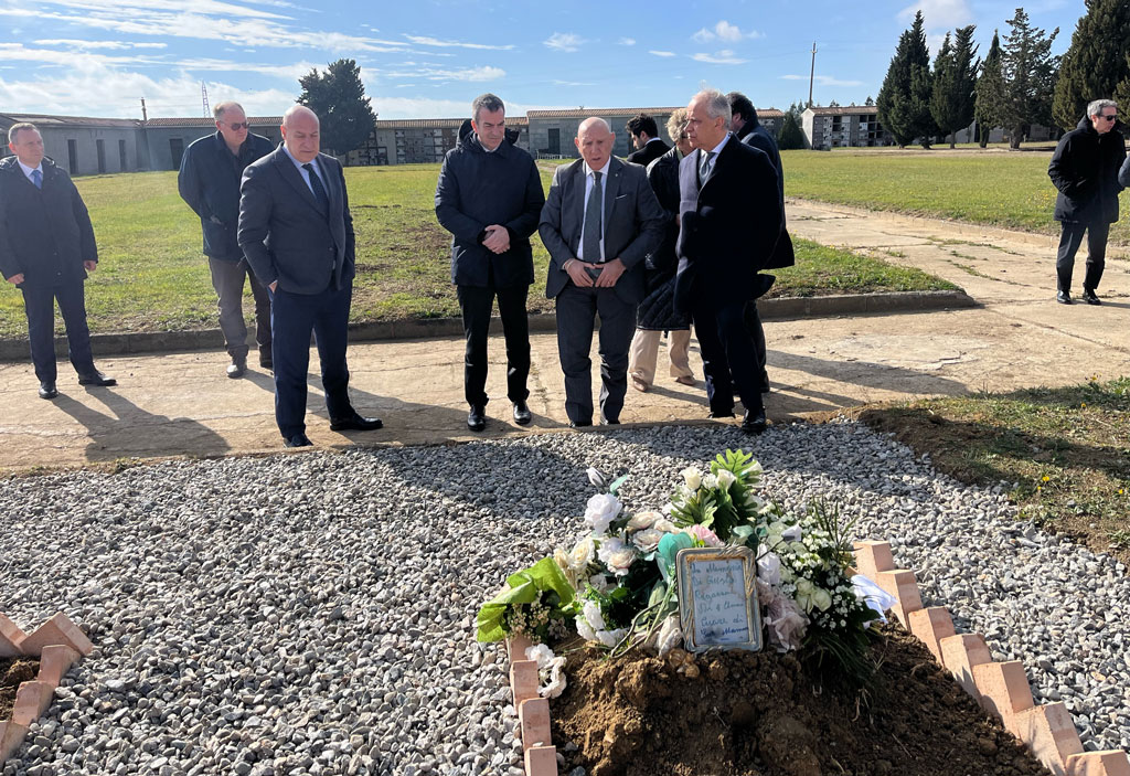 cimitero-cutro_a56ab.jpg