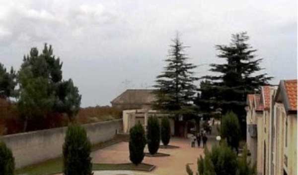 Esplode bara, bloccato accesso in parte cimitero a Filadelfia 