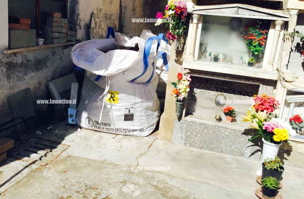 Lamezia: rifiuti speciali lasciati in angolo cimitero in contrada Macchione